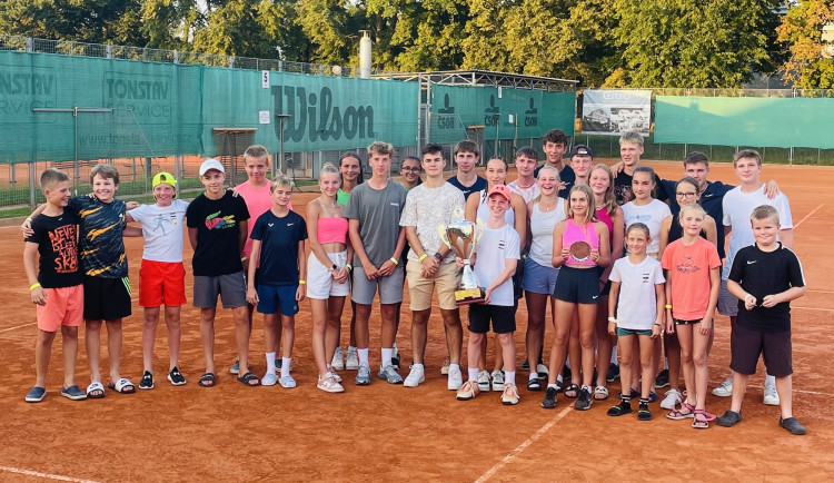 Tenisté LTC VITON slaví úspěšnou sezonu. Rok 2023 byl pro ně plný významných momentů