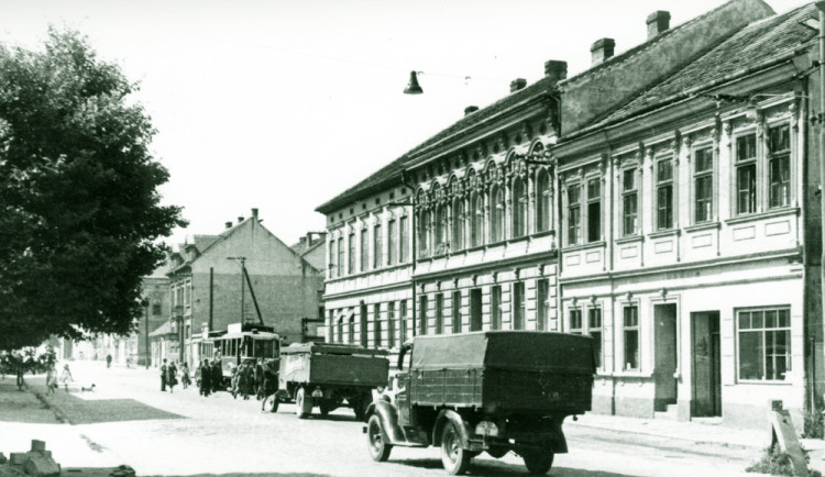 DRBNA HISTORIČKA: Na náměstí měla tramvaj jezdit po všech čtyřech stranách