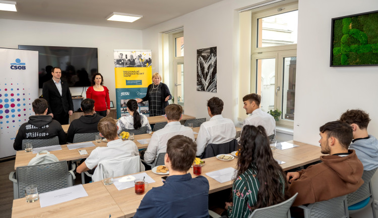 Regionální podnikatelský kemp pro mládež z dětských domovů v Jihočeském kraji začal v sobotu 11. listopadu v Českých Budějovicích