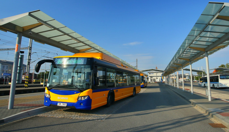 Břeclav vyhověla tlaku dopravce a odpískala papírové jízdenky. Zůstanou pouze elektronické