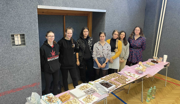 Holky a technika - SPŠ Dukelská toto spojení sedí