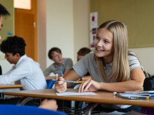 Příležitost, kterou kdysi dostala Romana, se všem žákům pátých tříd z jihočeského regionu nabízí na ZŠ Tomáše Šobra v Písku, kde se v sobotu 9. prosince 2023 od 9 hodin konají přijímací zkoušky nanečisto na osmileté gymnázium Open Gate.