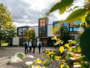 Příležitost, kterou kdysi dostala Romana, se všem žákům pátých tříd z jihočeského regionu nabízí na ZŠ Tomáše Šobra v Písku, kde se v sobotu 9. prosince 2023 od 9 hodin konají přijímací zkoušky nanečisto na osmileté gymnázium Open Gate.