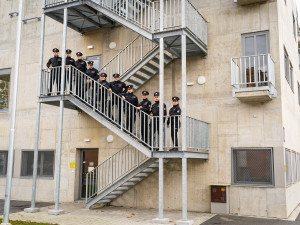 Ze života policejních nováčků, kde už během prvních dnů o akci není nouze