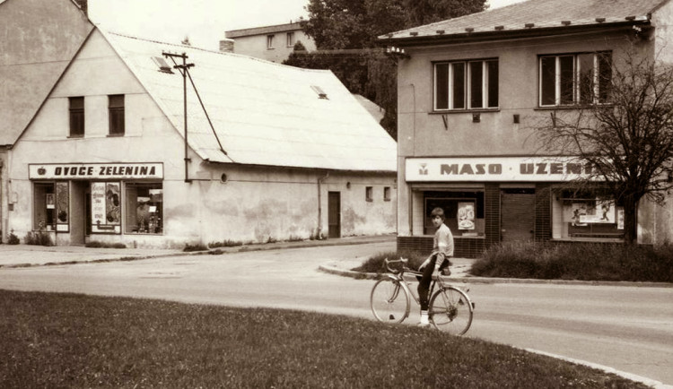 DRBNA HISTORIČKA: Na náměstí v Suchém Vrbném přijel první trolejbus v roce 1949