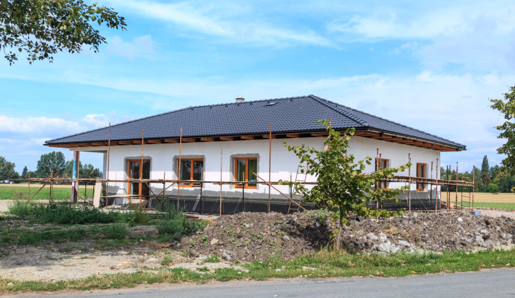 Na jihu Čech se začalo letos stavět o třetinu méně rodinných domů než loni