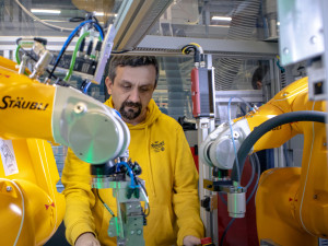 Digitální dvojče pomáhá v Boschi s výrobou nových strojů. Na snímku Jiří Masopust.