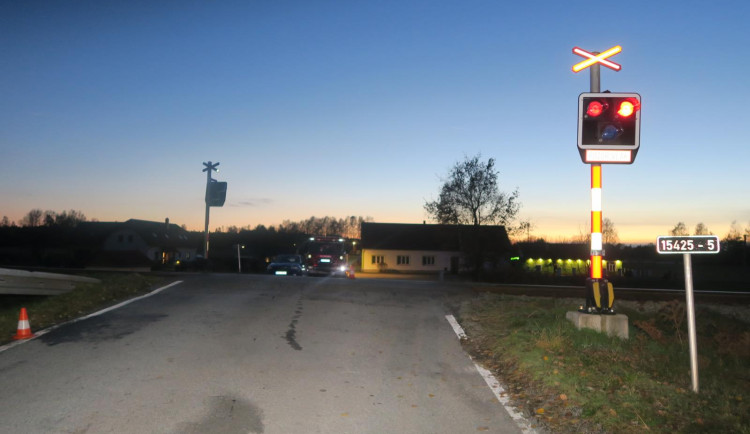 Senior vjel na koleje před přijíždějící vlak. Ze střetu vyvázl bez zranění