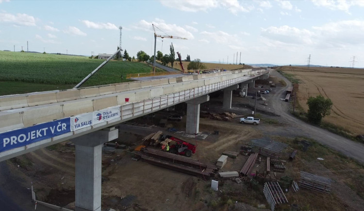 Nové úseky dálnice D4 jsou hotové ze dvou třetin, zklidní se doprava v Milíně