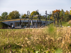 Záměr se nachází nedaleko parku Čtyři Dvory.