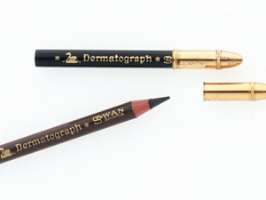 Dřevěná kosmetická tužka z Českého Krumlova je celebritou pro celý svět