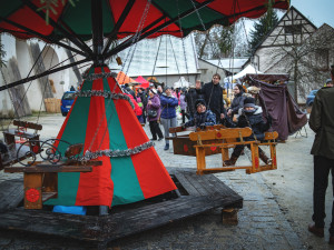 Adventní trhy pod Rumpálem krátí čekání na Vánoce
