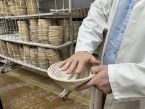 Téměř všechny chleby kynou v ošatkách.