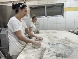 Každý chléb je dělaný ručně.