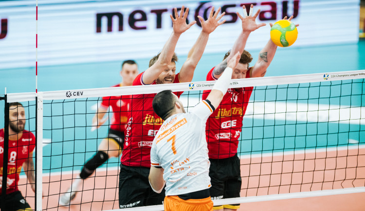 Jihostroj v koncovkách potrápil polského mistra.