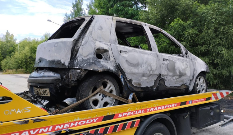 Hasiči zasahovali během přibližně 30 minut v ulicích, které jsou od sebe vzdálené přibližně dva kilometry.