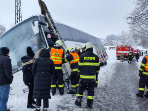 Nehoda autobusu u Nových Hradů.