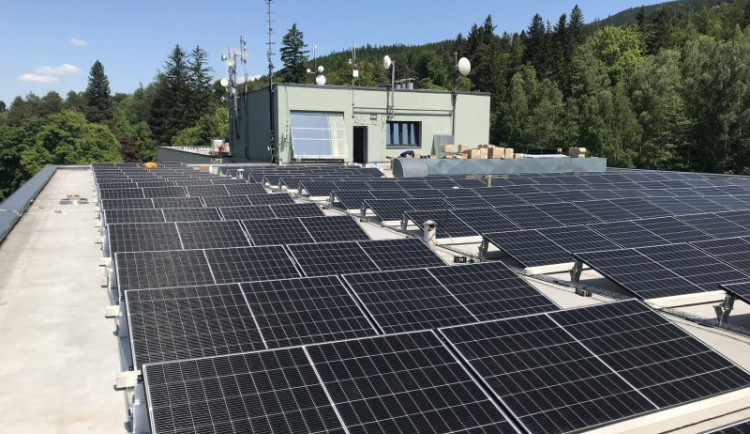 Jeseník sází na fotovoltaiku, bude mít téměř soběstačnou administrativní budovu. Investice byla 3,5 milionu