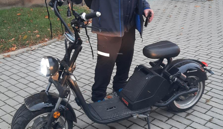 Po městě jel na elektrické koloběžce. Nadýchal přes dvě promile