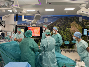 V českobudějovické nemocnici nově operují plicní nádory pomocí robota