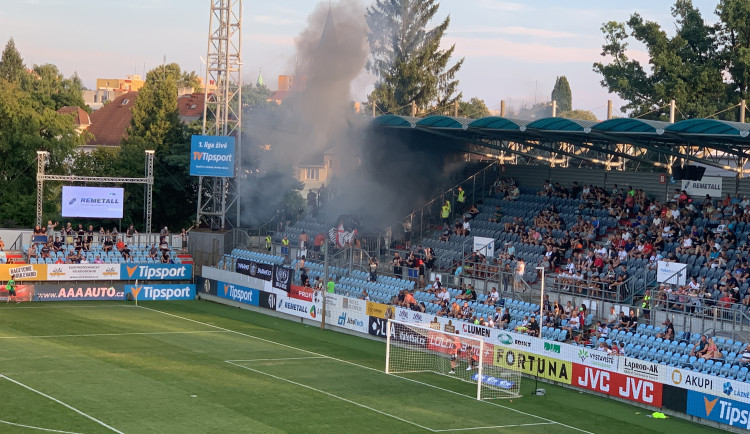 Kotel Dynama při utkání s Viktorií Plzeň 13. srpna v Českých Budějovicích.