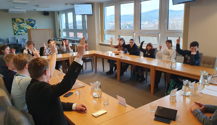 V Krumlově mají první mládežnický parlament v kraji