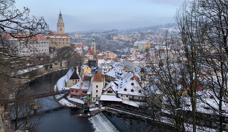 Policie vyšetřuje možný podvod ohledně sbírky ilustrací, kterou koupil Český Krumlov