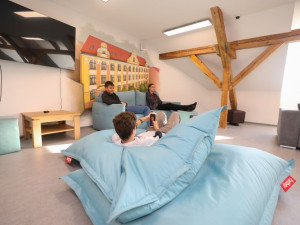 Jírovcovka: škola, která mění životy