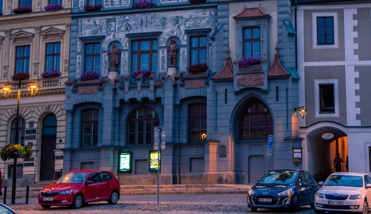 V Prachaticích bude možné od ledna platit za parkování i kartou či přes mobil