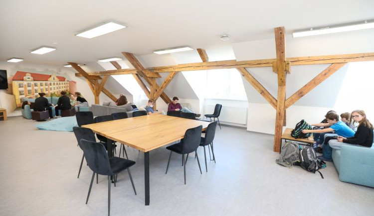 Jírovcovka: škola, která mění životy