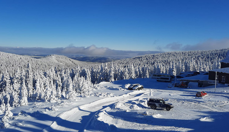 Chystáte se do Jeseníků? Aplikace Záchranka má nový modul lavinové prevence. Ode dneška platí třetí stupeň