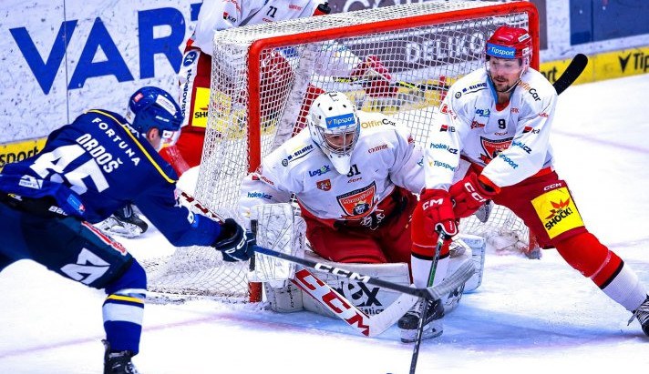 Motor před vyprodanou Budvar arénou přemohl Hradec Králové