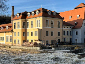 V Českém Krumlově stoupla Vltava na druhý povodňový stupeň, město má připravené pytle