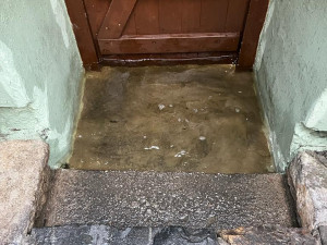 V Českém Krumlově stoupla Vltava na druhý povodňový stupeň, město má připravené pytle