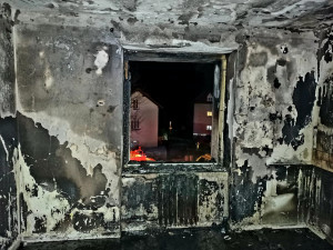 Ve Větřní hořel dům s pečovatelskou službou. Záchranáři ošetřili devět lidí