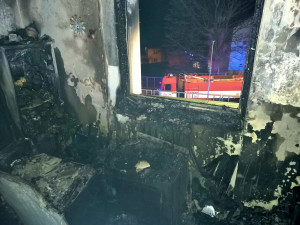 Ve Větřní hořel dům s pečovatelskou službou. Záchranáři ošetřili devět lidí