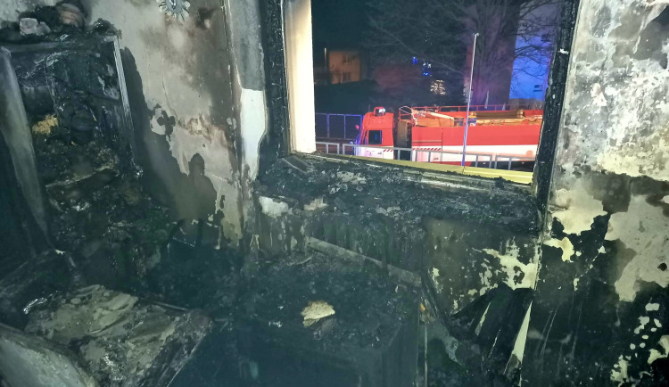 Ve Větřní hořel dům s pečovatelskou službou. Záchranáři ošetřili devět lidí