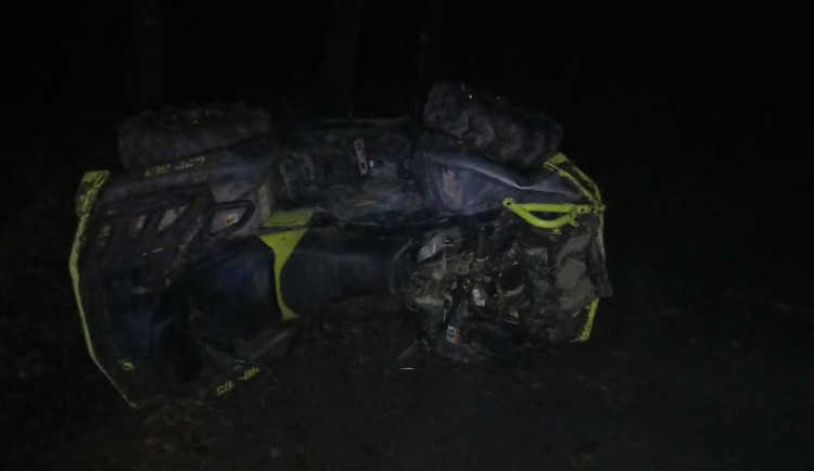 Na Táborsku havaroval muž na čtyřkolce. Nehodu nepřežil