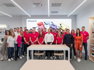 Otevření zmodernizované prodejny iWant, kterou navrhl přímo Apple.