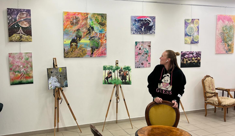 Zítra se koná vernisáž k prodejní výstavě na podporu autistického chlapce