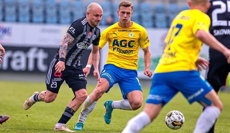 Jakub Hora (v černém dresu).