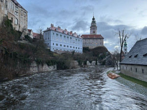 Tak vypadal Český Krumlov koncem pracovního týdne. V uplynulých dnech se tam hladina pohybuje mezi druhým a třetím stupněm povodňové aktivity.