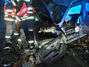 Silnici mezi Českými Budějovicemi a Krumlovem uzavřela nehoda. Řidička zraněním podlehla