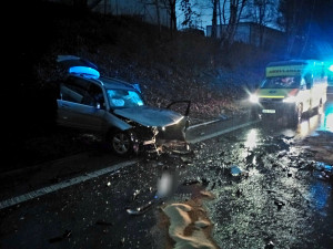 Silnici mezi Českými Budějovicemi a Krumlovem uzavřela nehoda. Řidička zraněním podlehla