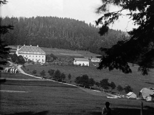 Ikonický šumavský zámek Debrník nekompromisně odstřelila armáda těsně před koncem roku 1989