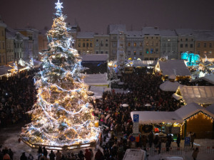 Vánoční strom z náměstí zmizí na konci týdne