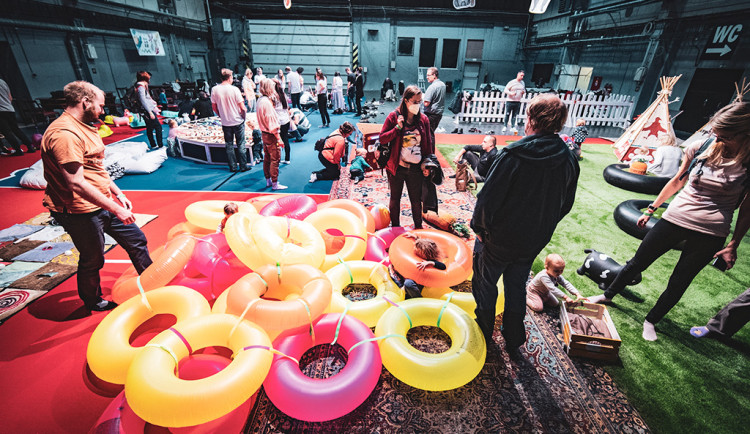 Festival pro rodiny s dětmi se vrací do Plzně, nabídne obří hernu i workshopy