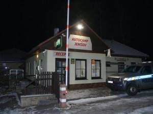 Zloděj vykradl restauraci na Lipensku. V lese ho našel policejní pes