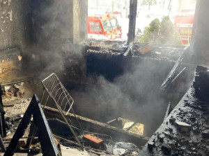 Lidé pomáhají rodině, kterou výbuch plynu připravil o střechu nad hlavou
