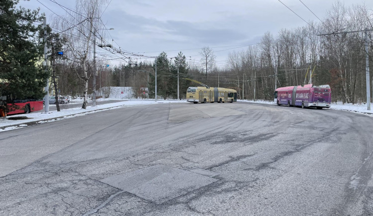 Po Stromovce řeší město parkovací dům na Máji. Točna autobusů ve spodním patře nebude